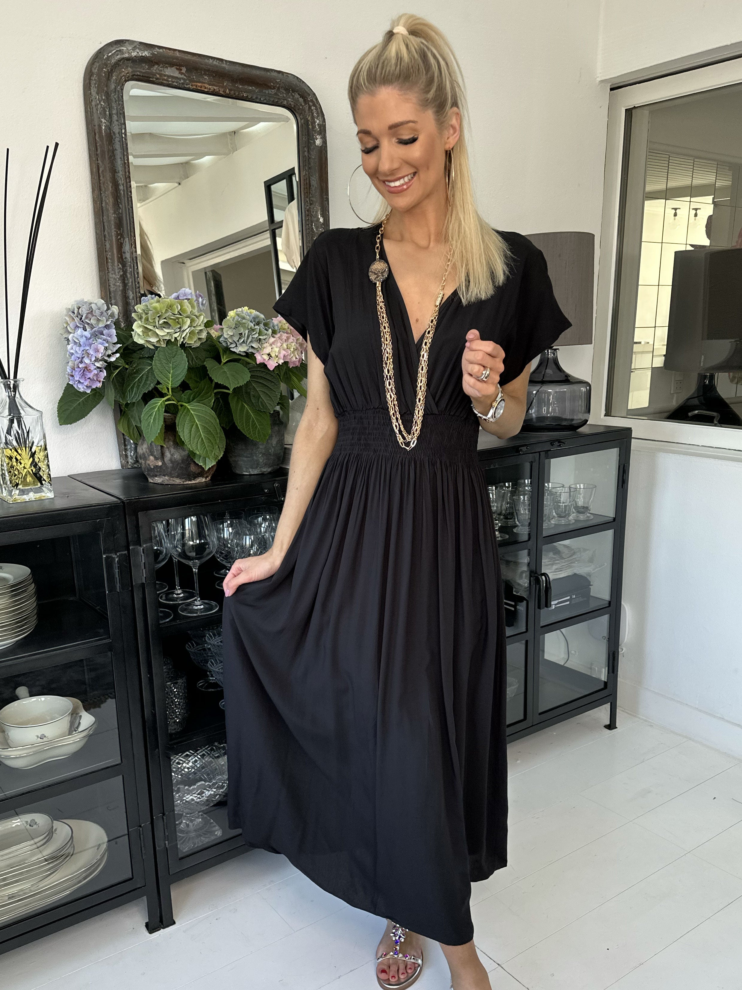 Misha - Sød lang plain kjole i viskose med smock